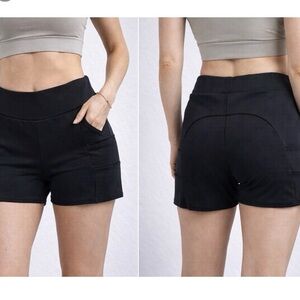 Pretty Little Thing Women’s Size 6 Black Spandex Bike Shorts with Pockets